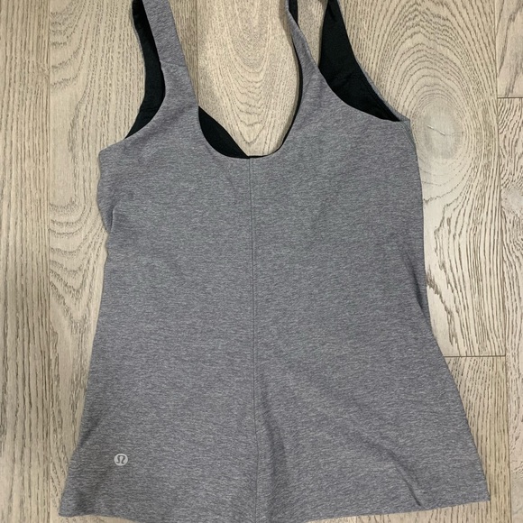 Lululemon Contour Tank - size 4 - Picture 4 of 4